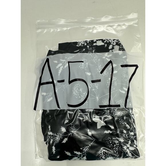 Womens Laurel Ridge Shirt Size 16 Black and White Floral 3/4 Sleeve Button Up - Picture 11 of 11